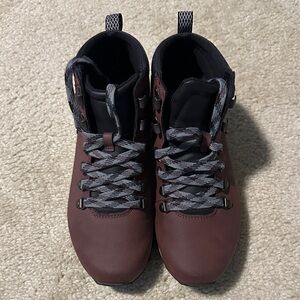 NWOT Womens Merrell alpine Hiking Boots size 8